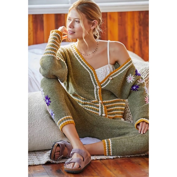 Raga | Floral Embroidered Knit Joggers | NWT - Picture 2 of 5